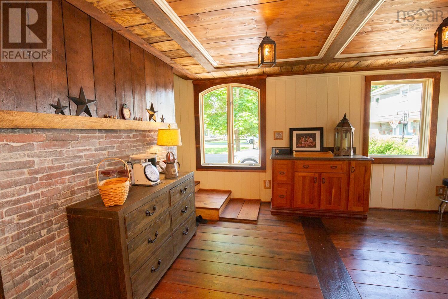 Property at 121 SMITH Avenue image 3