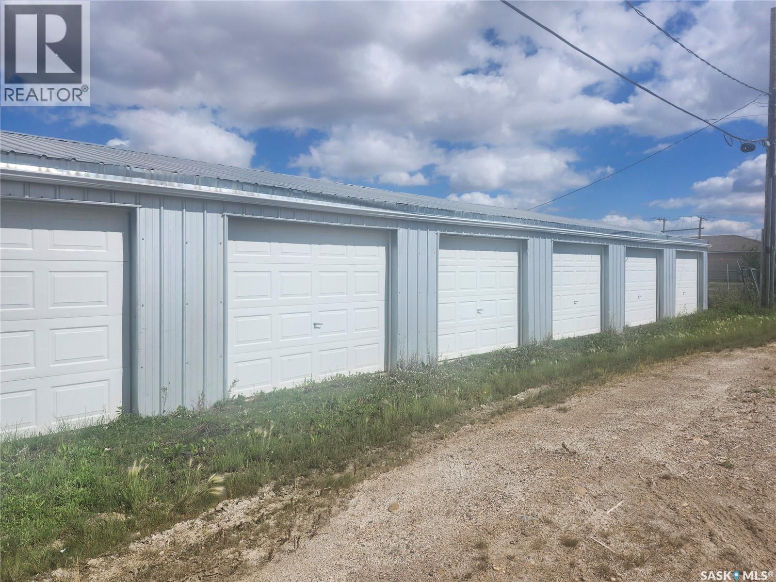 114 7th Avenue W, Gravelbourg, Saskatchewan  S0H 1X0 - Photo 1 - SK023864