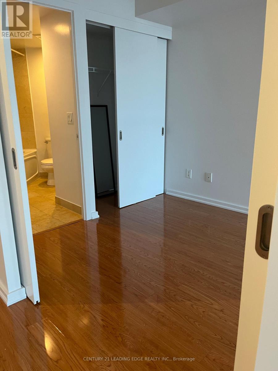 604 - 208 Queens Quay W, Toronto, Ontario  M5J 2Y5 - Photo 4 - C12535926