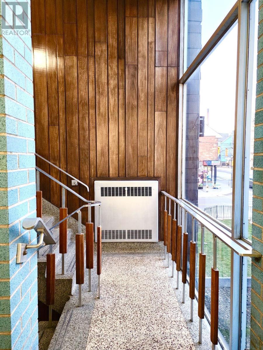 250 - 226 Bathurst Street, Toronto, Ontario  M5T 2R9 - Photo 2 - C12535968