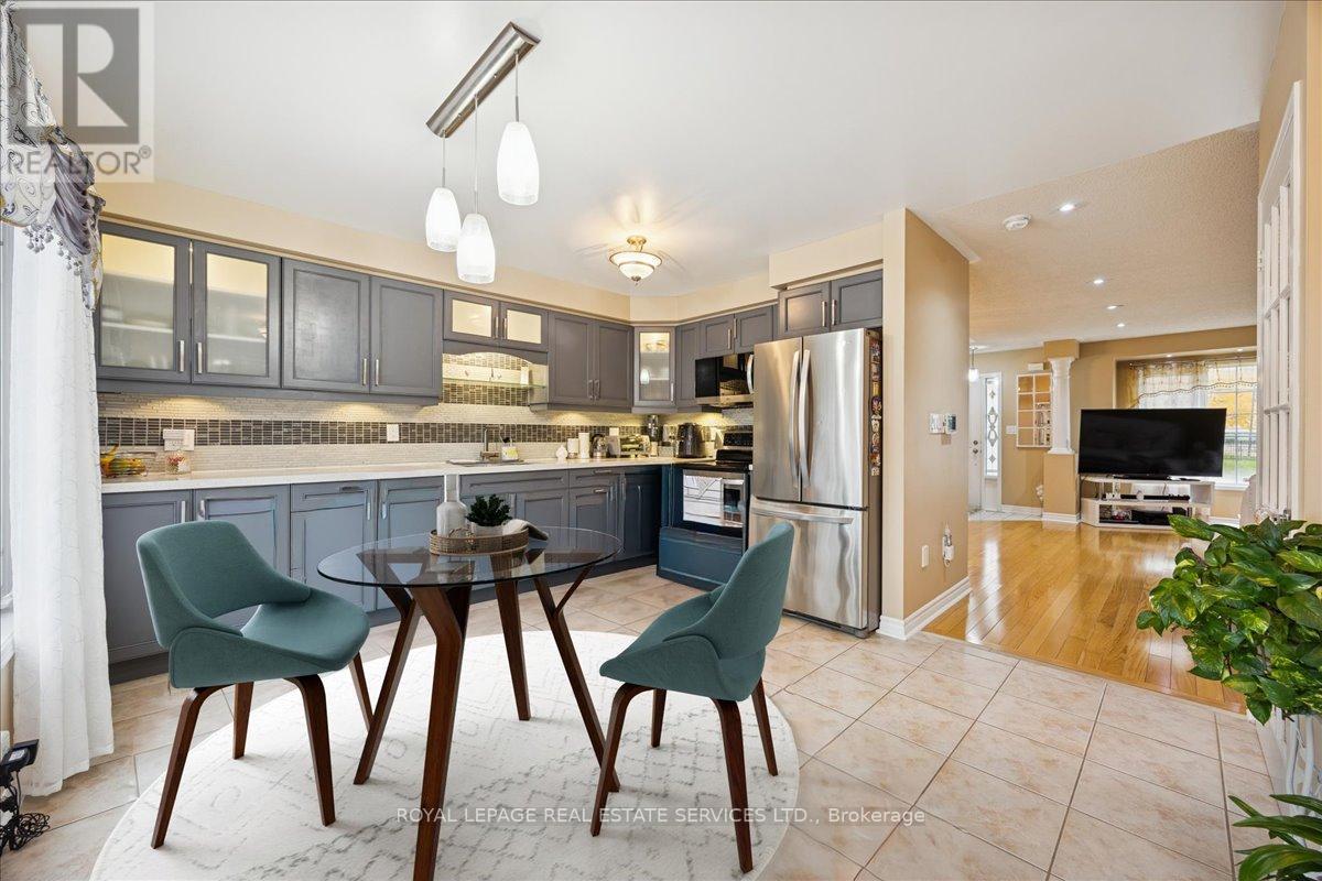 46 Georgina Gate, Toronto, Ontario  M1L 4T9 - Photo 5 - E12535928