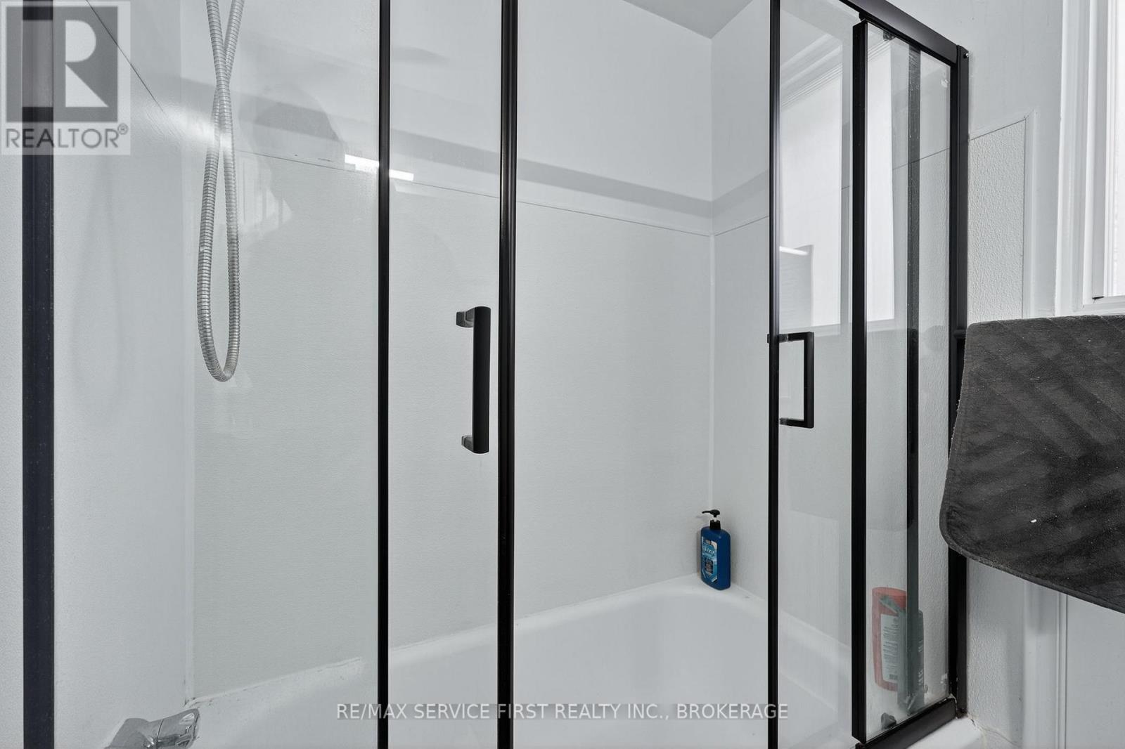 15 Foster Street, Kingston, Ontario K7M 6L2 - Photo 19 - X12536190