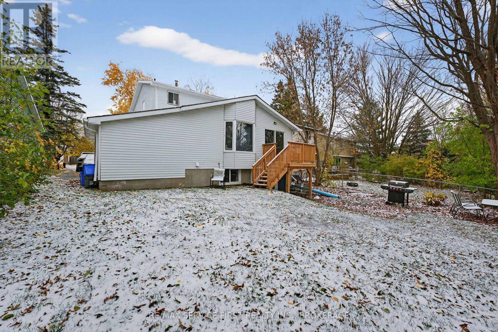 15 Foster Street, Kingston, Ontario K7M 6L2 - Photo 33 - X12536190