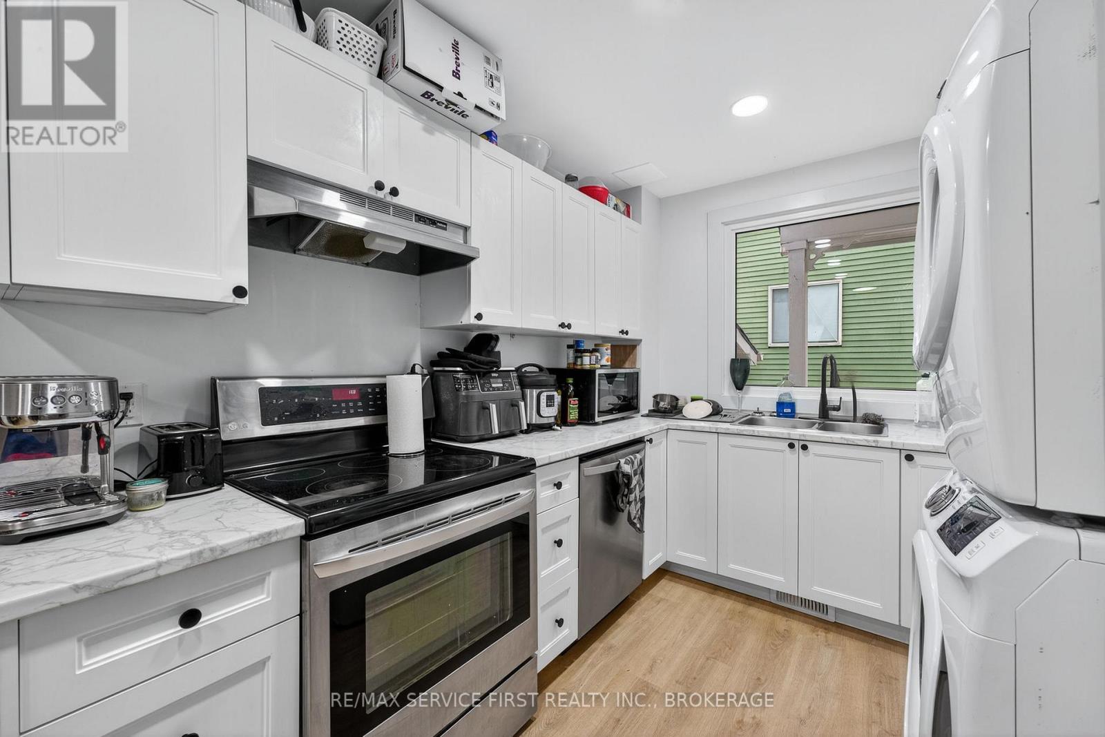 15 Foster Street, Kingston, Ontario K7M 6L2 - Photo 8 - X12536190