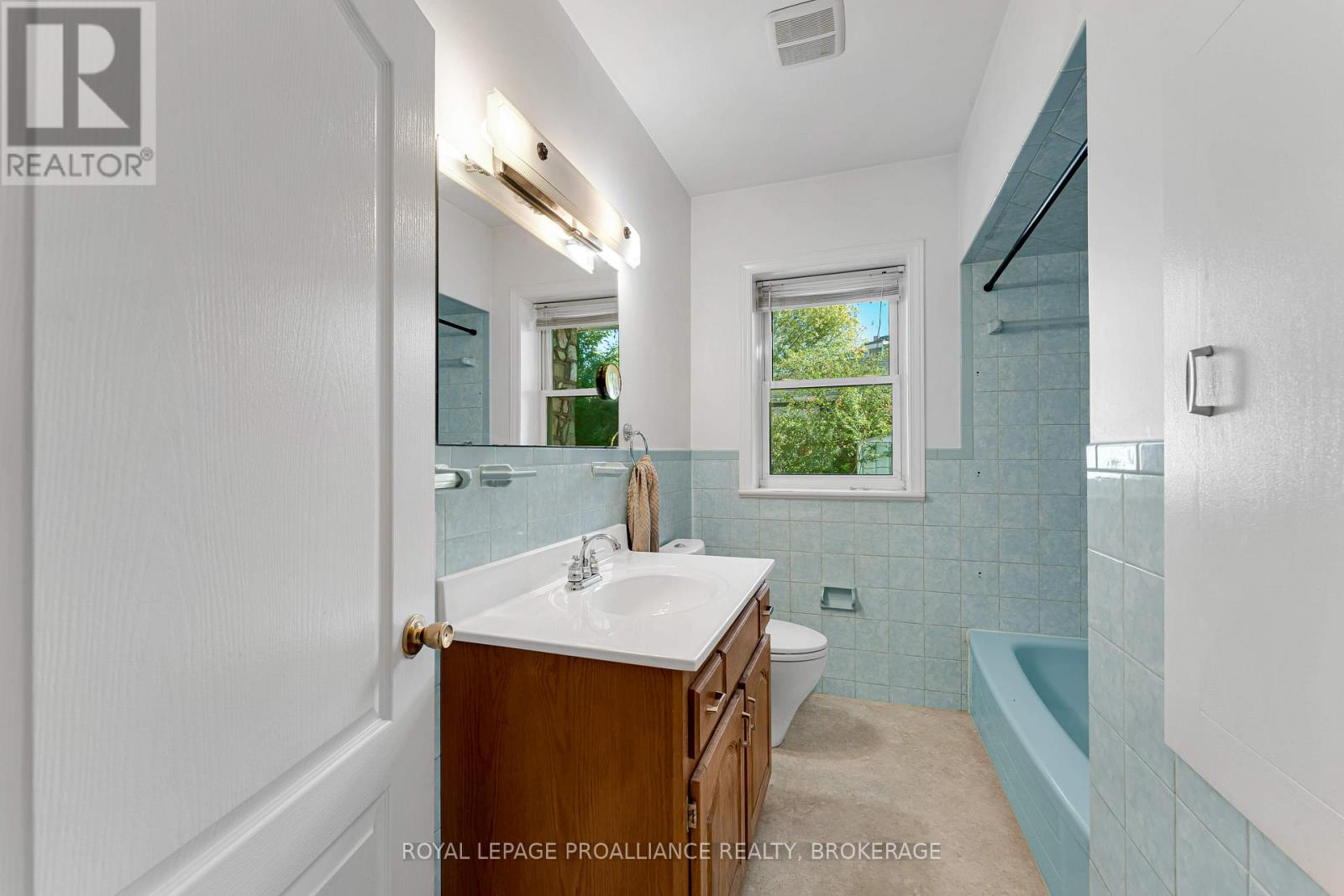 235 Park Street, Kingston, Ontario  K7L 1K4 - Photo 30 - X12536220