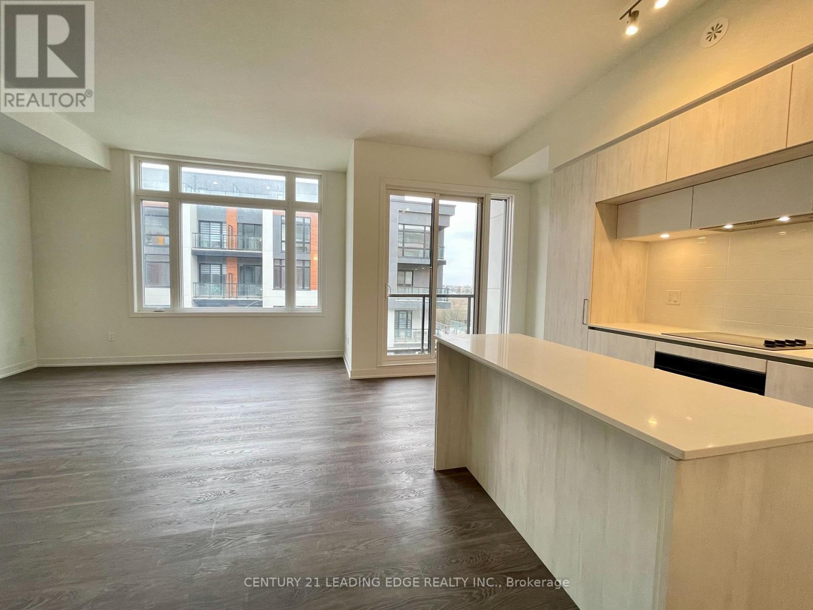 924 - 2 Steckley House Lane, Richmond Hill, Ontario  L4S 0N4 - Photo 4 - N12535904