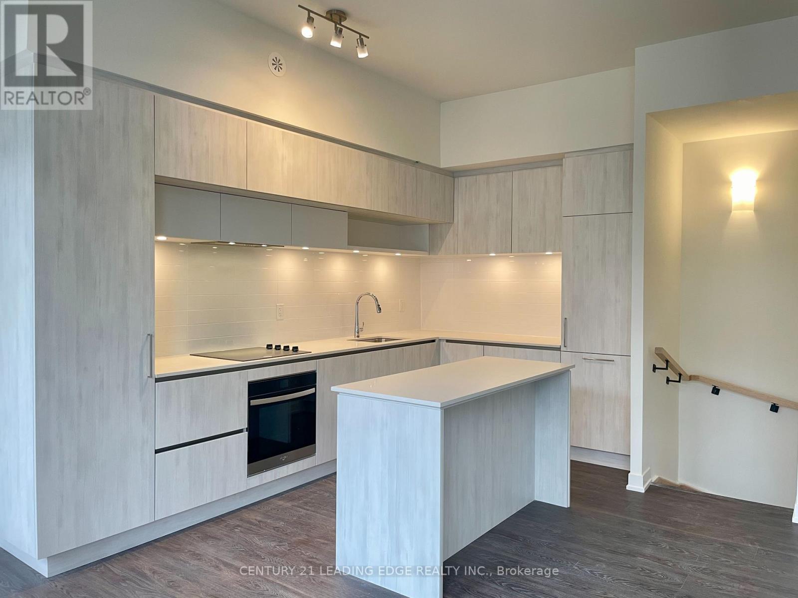 924 - 2 Steckley House Lane, Richmond Hill, Ontario  L4S 0N4 - Photo 8 - N12535904