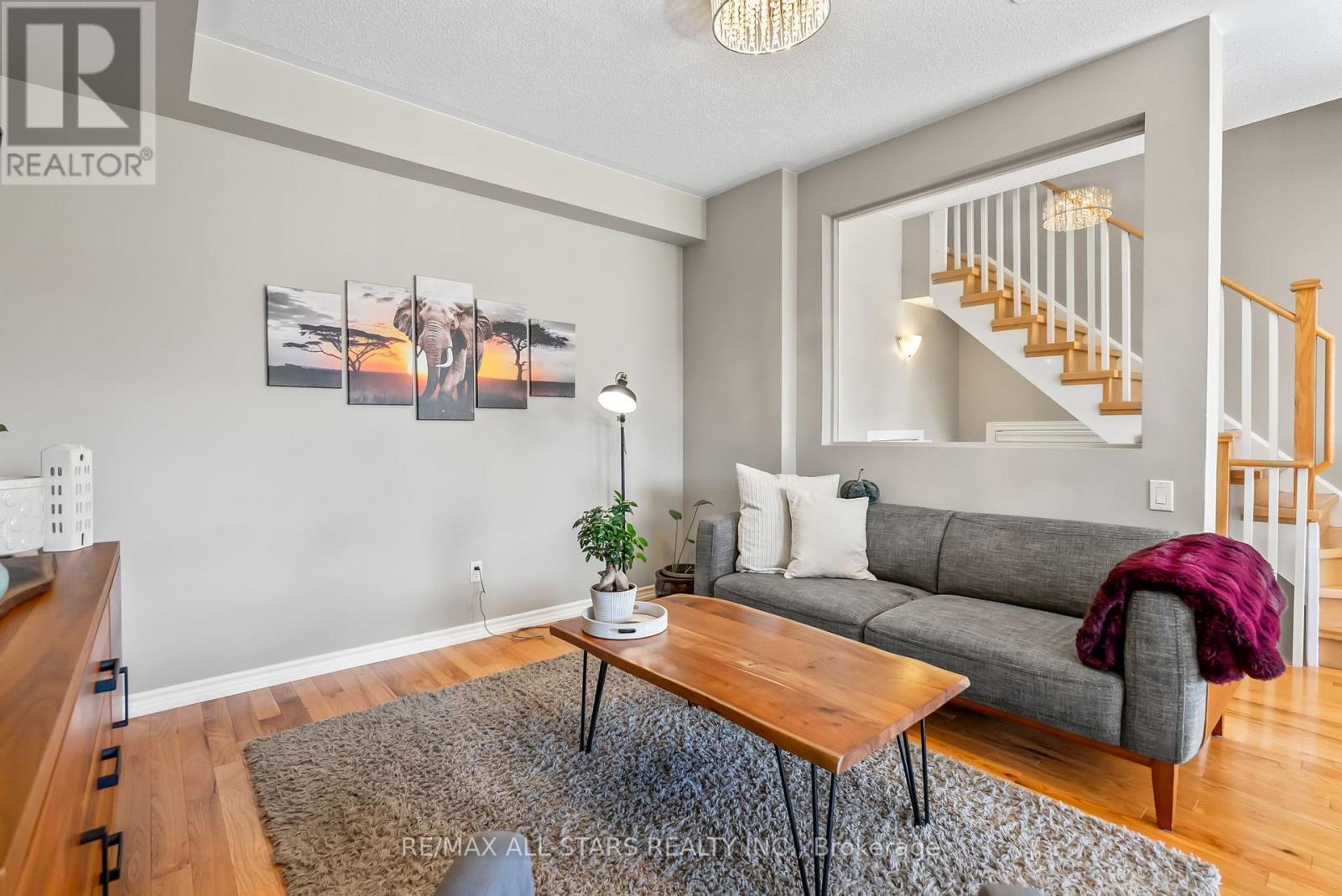 243 Boadway Crescent, Whitchurch-Stouffville, Ontario  L4A 1Y4 - Photo 6 - N12535932