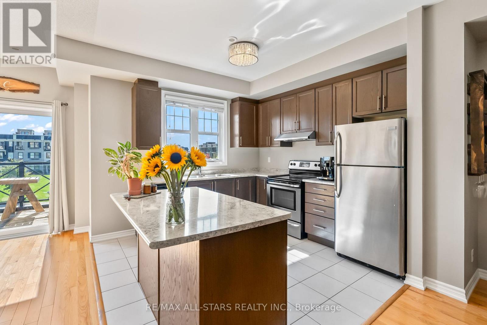 243 Boadway Crescent, Whitchurch-Stouffville, Ontario  L4A 1Y4 - Photo 8 - N12535932