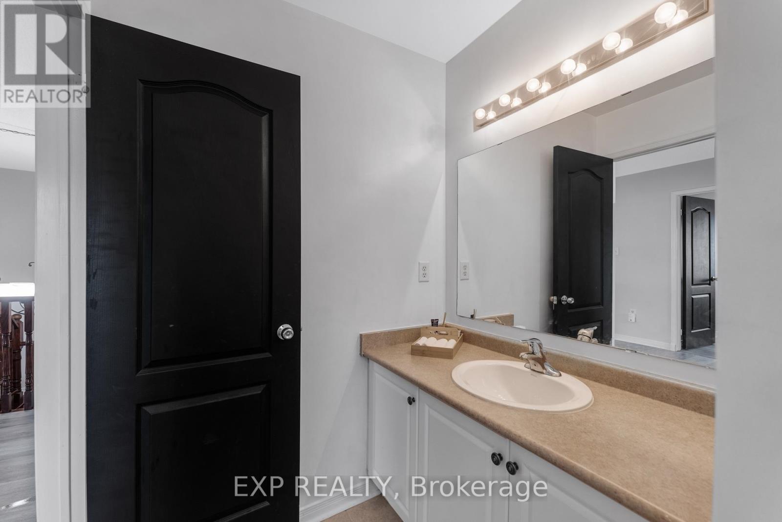 35 Viscount Way, East Gwillimbury (Mt Albert), Ontario  L0G 1M0 - Photo 30 - N12535934