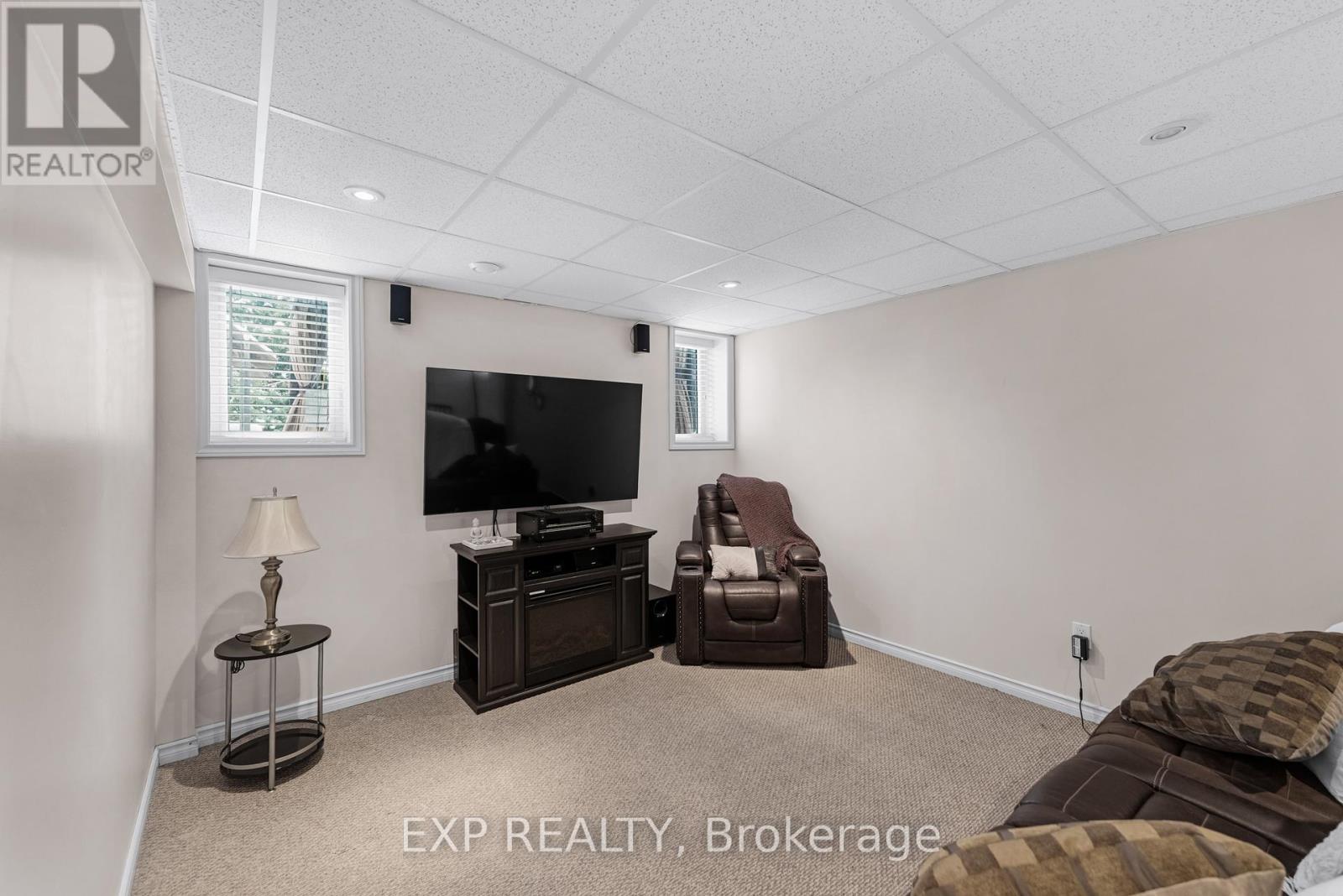 35 Viscount Way, East Gwillimbury (Mt Albert), Ontario  L0G 1M0 - Photo 35 - N12535934