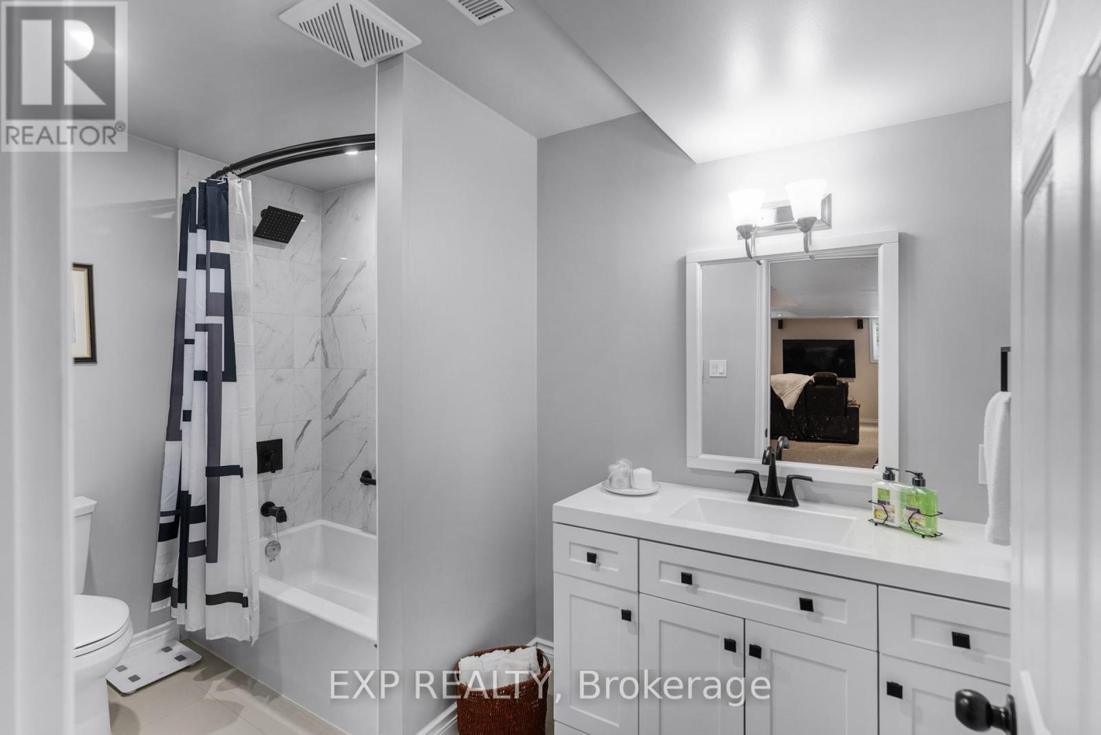 35 Viscount Way, East Gwillimbury (Mt Albert), Ontario  L0G 1M0 - Photo 39 - N12535934