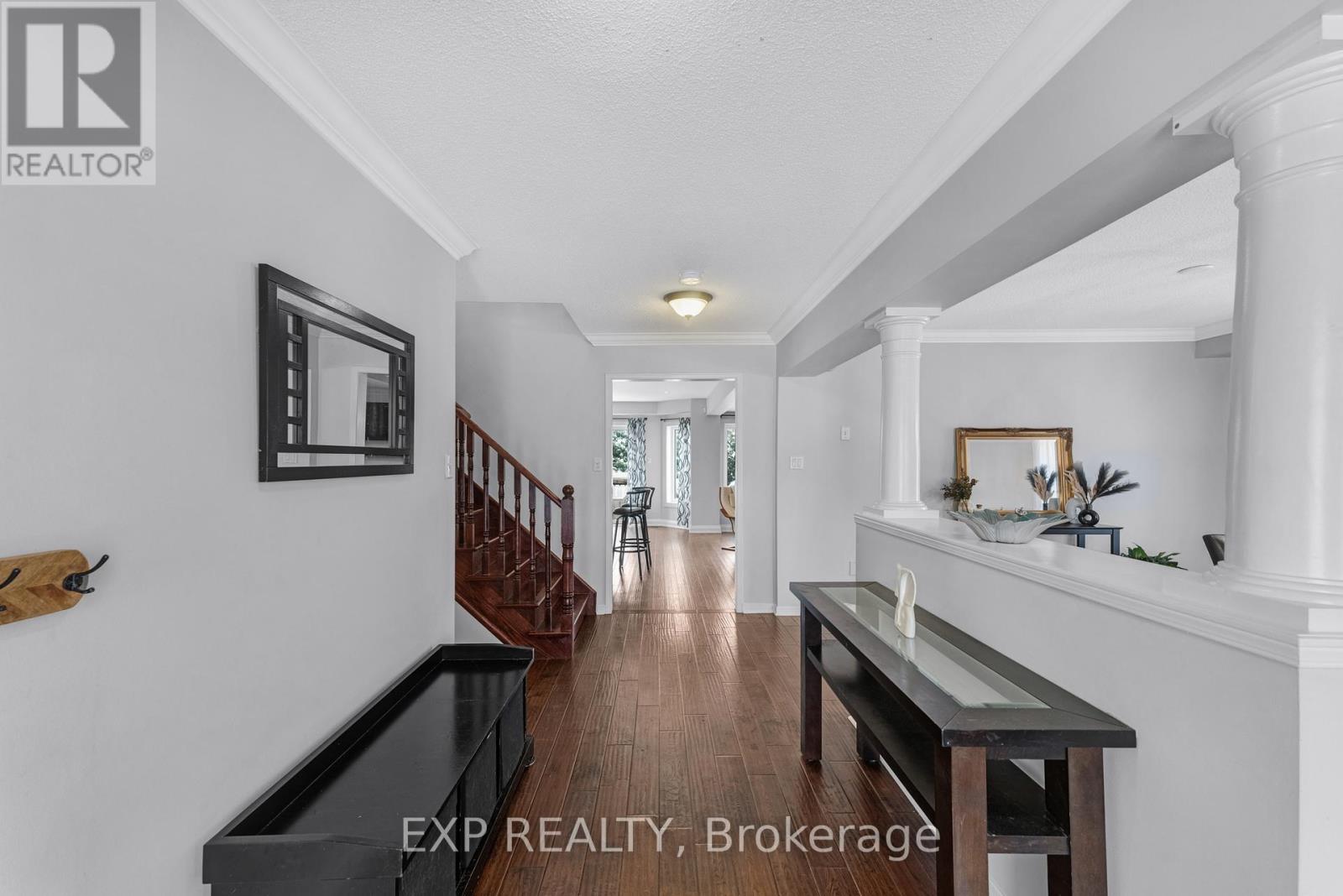 35 Viscount Way, East Gwillimbury (Mt Albert), Ontario  L0G 1M0 - Photo 4 - N12535934