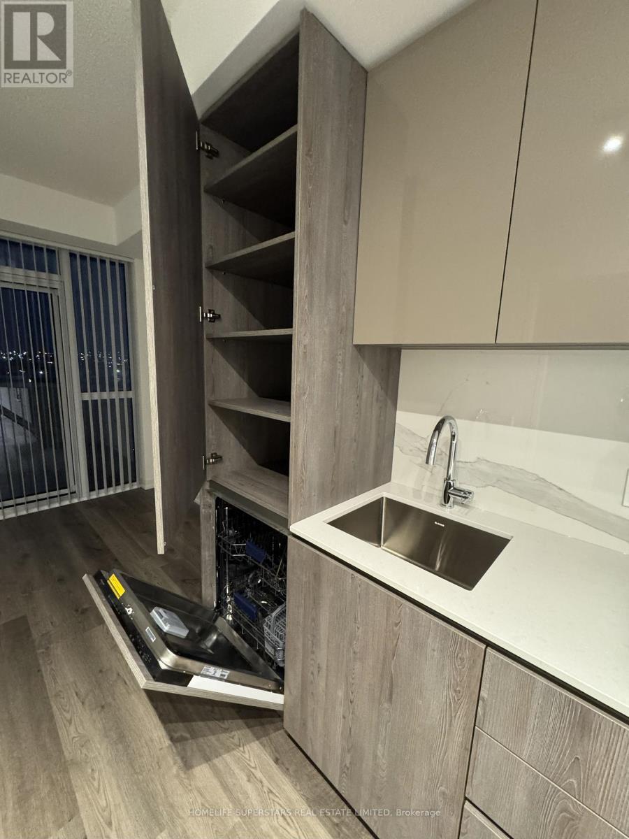 908 - 8 Interchange Way, Vaughan, Ontario  L4K 5Z7 - Photo 10 - N12535944