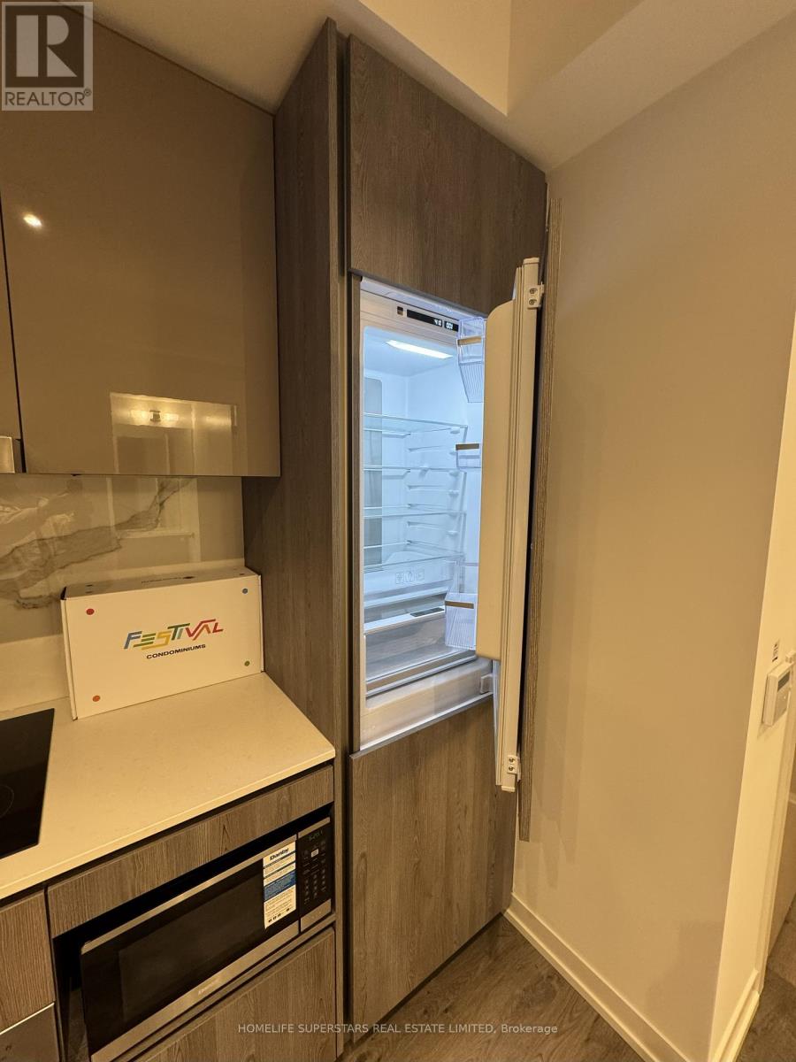 908 - 8 Interchange Way, Vaughan, Ontario  L4K 5Z7 - Photo 9 - N12535944