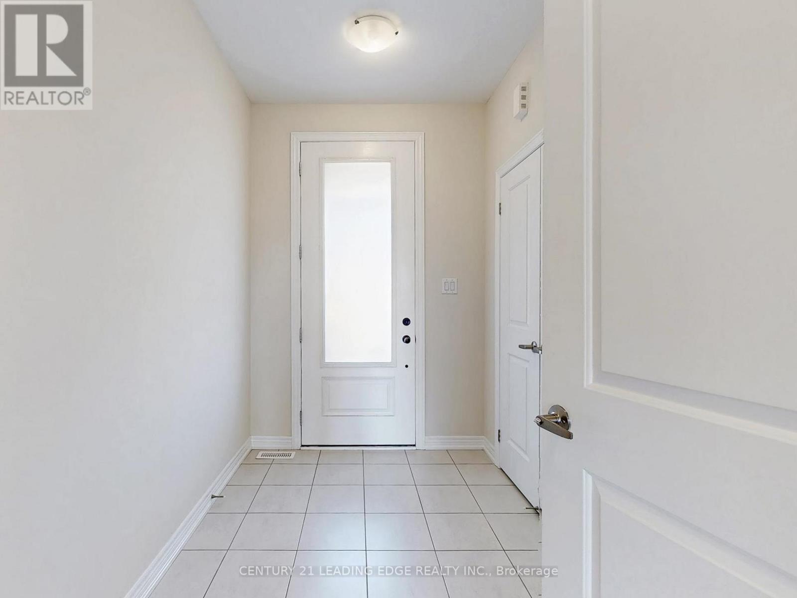 2023 Mullen Street, Innisfil, Ontario  L9S 0J8 - Photo 4 - N12535956