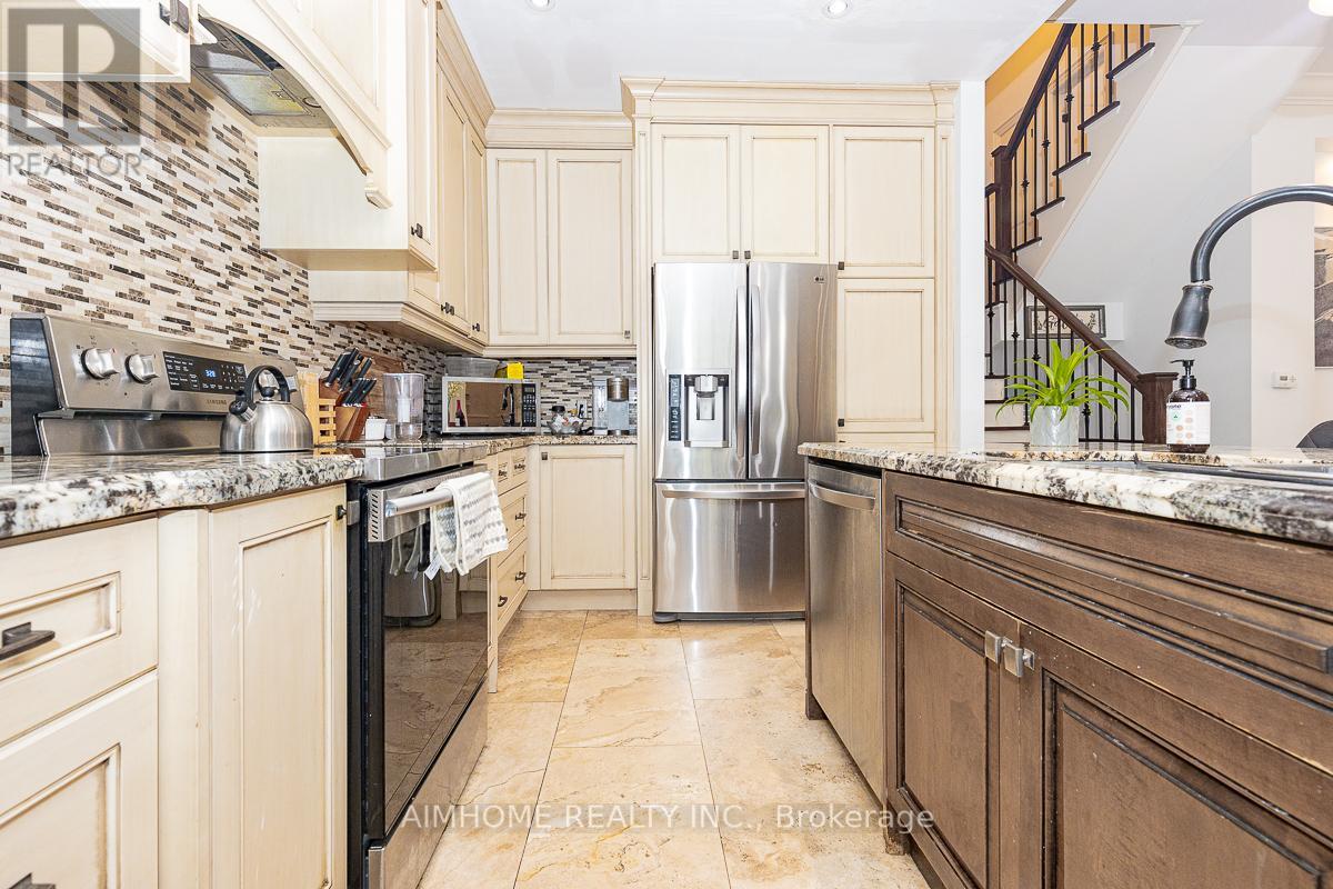 220 Weldrick Road W, Richmond Hill, Ontario L4C 3V3 - Photo 10 - N12535962