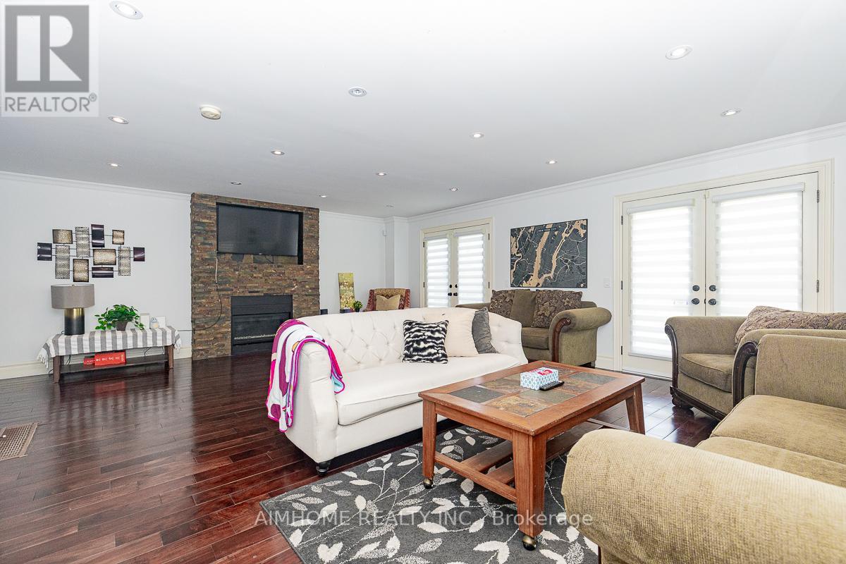 220 Weldrick Road W, Richmond Hill, Ontario L4C 3V3 - Photo 15 - N12535962