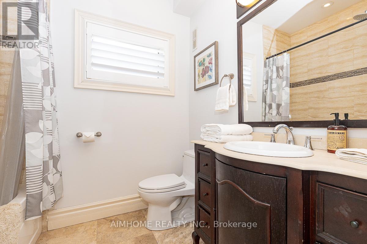 220 Weldrick Road W, Richmond Hill, Ontario L4C 3V3 - Photo 33 - N12535962