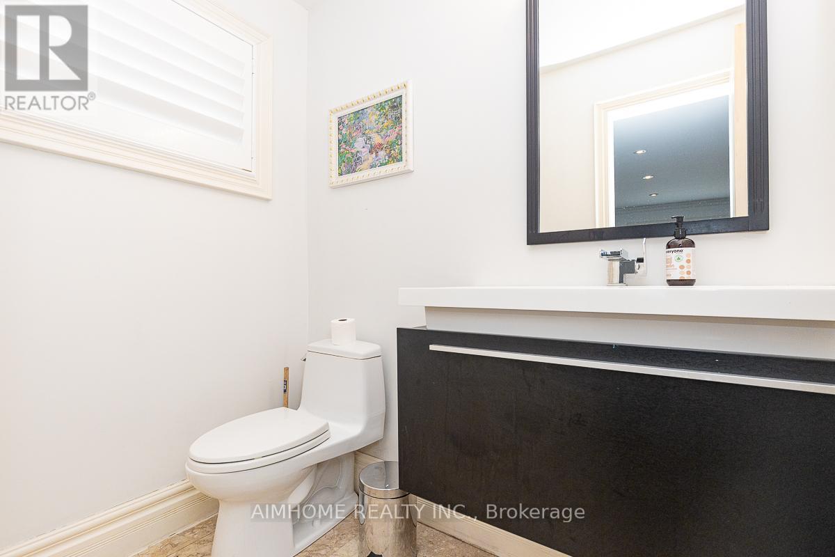 220 Weldrick Road W, Richmond Hill, Ontario L4C 3V3 - Photo 34 - N12535962