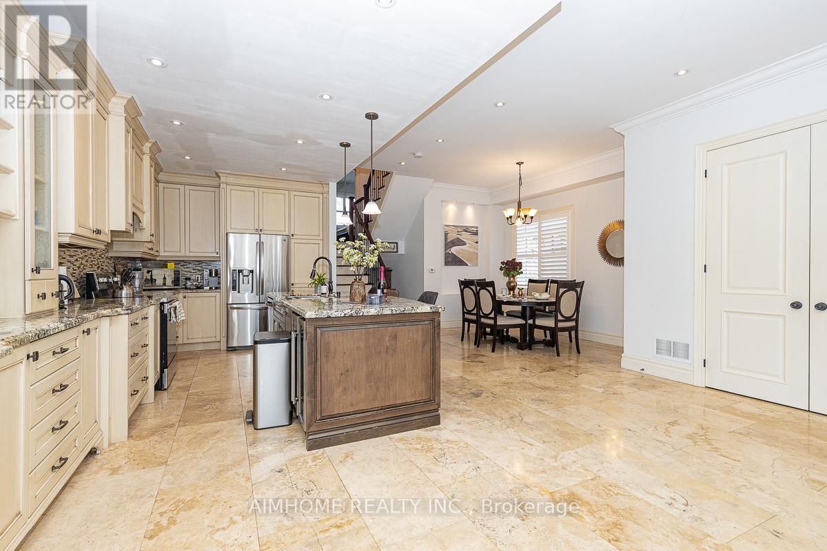 220 Weldrick Road W, Richmond Hill, Ontario L4C 3V3 - Photo 6 - N12535962