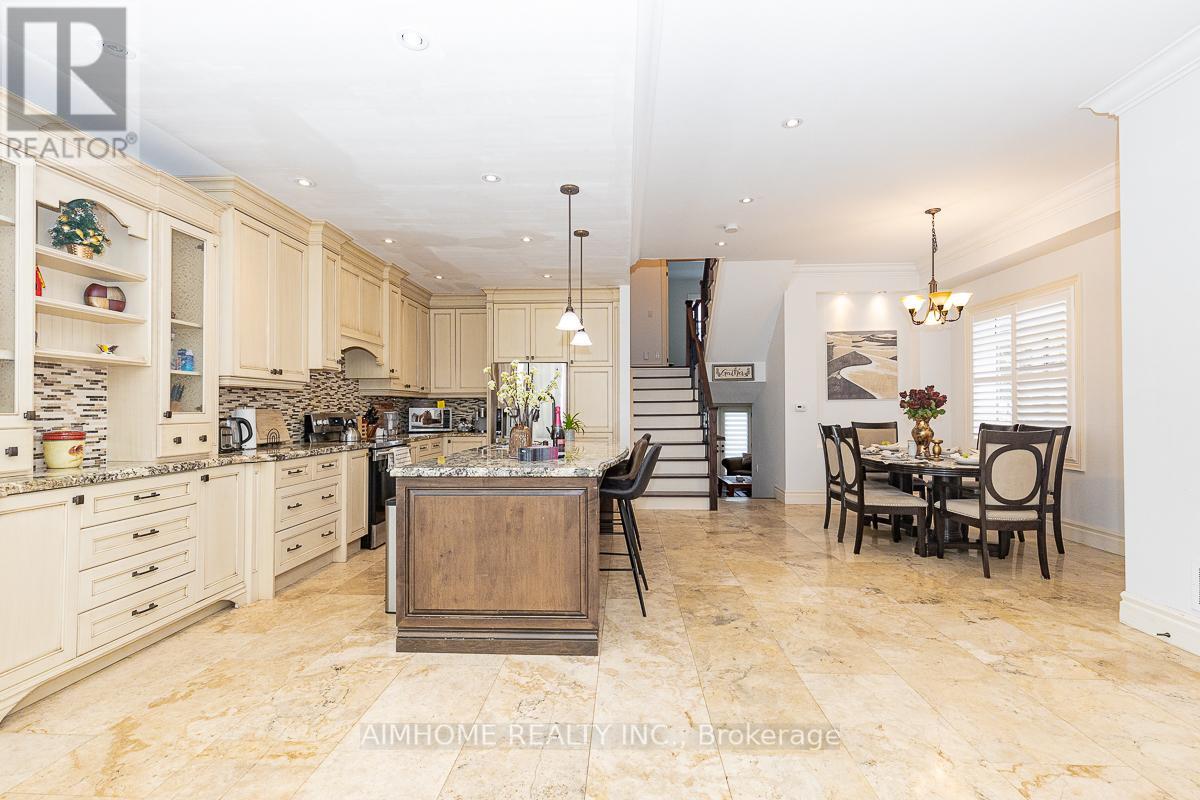 220 Weldrick Road W, Richmond Hill, Ontario L4C 3V3 - Photo 7 - N12535962