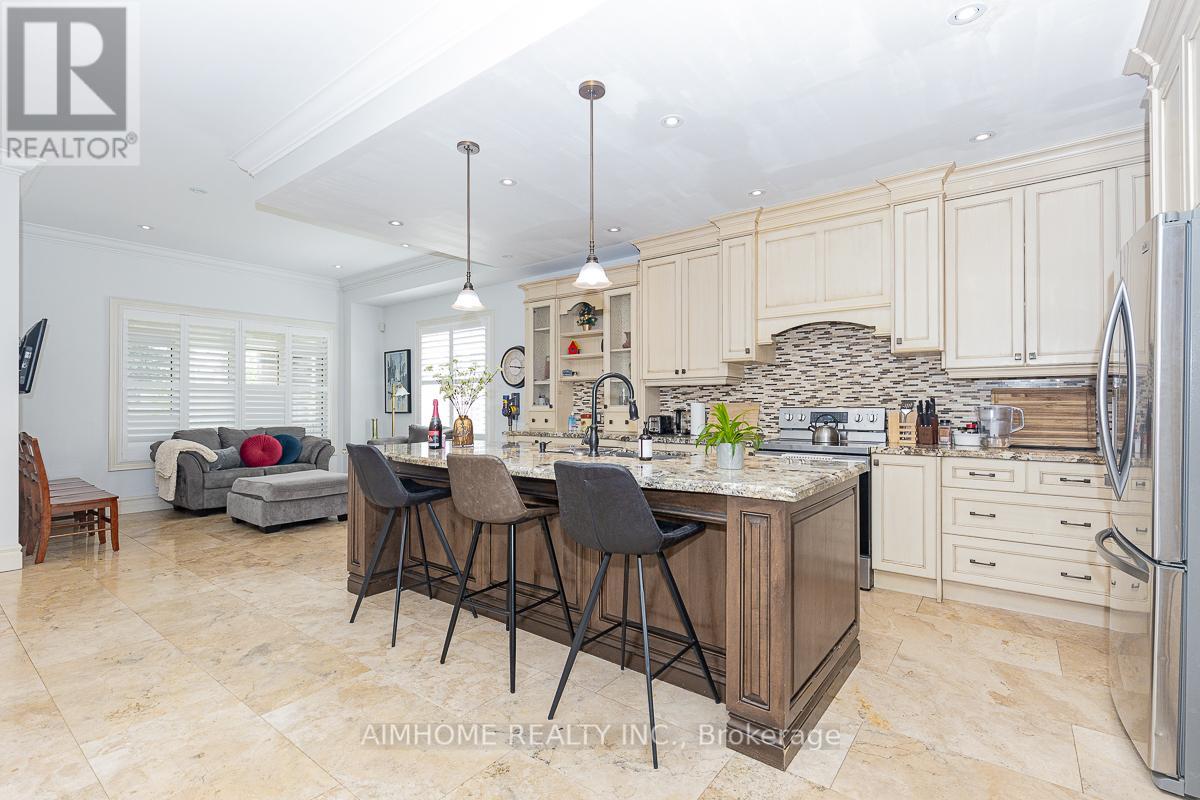 220 Weldrick Road W, Richmond Hill, Ontario L4C 3V3 - Photo 8 - N12535962