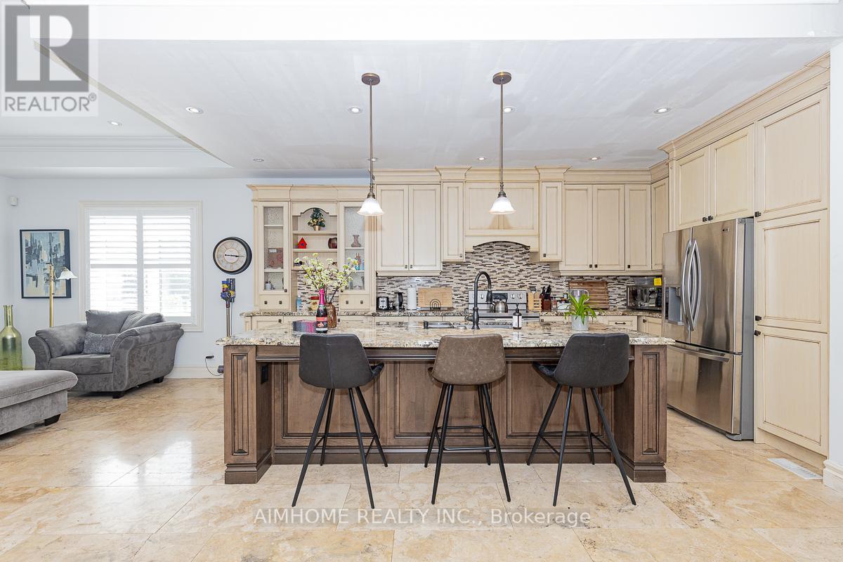 220 Weldrick Road W, Richmond Hill, Ontario L4C 3V3 - Photo 9 - N12535962