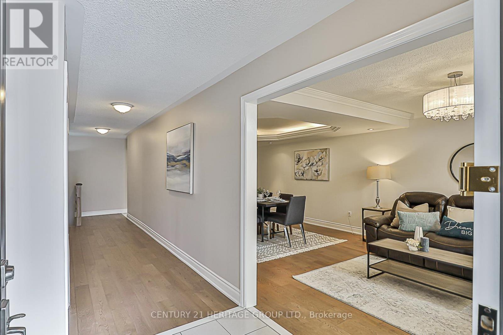 310 Chambers Crescent, Newmarket, Ontario  L3X 1T2 - Photo 3 - N12535988