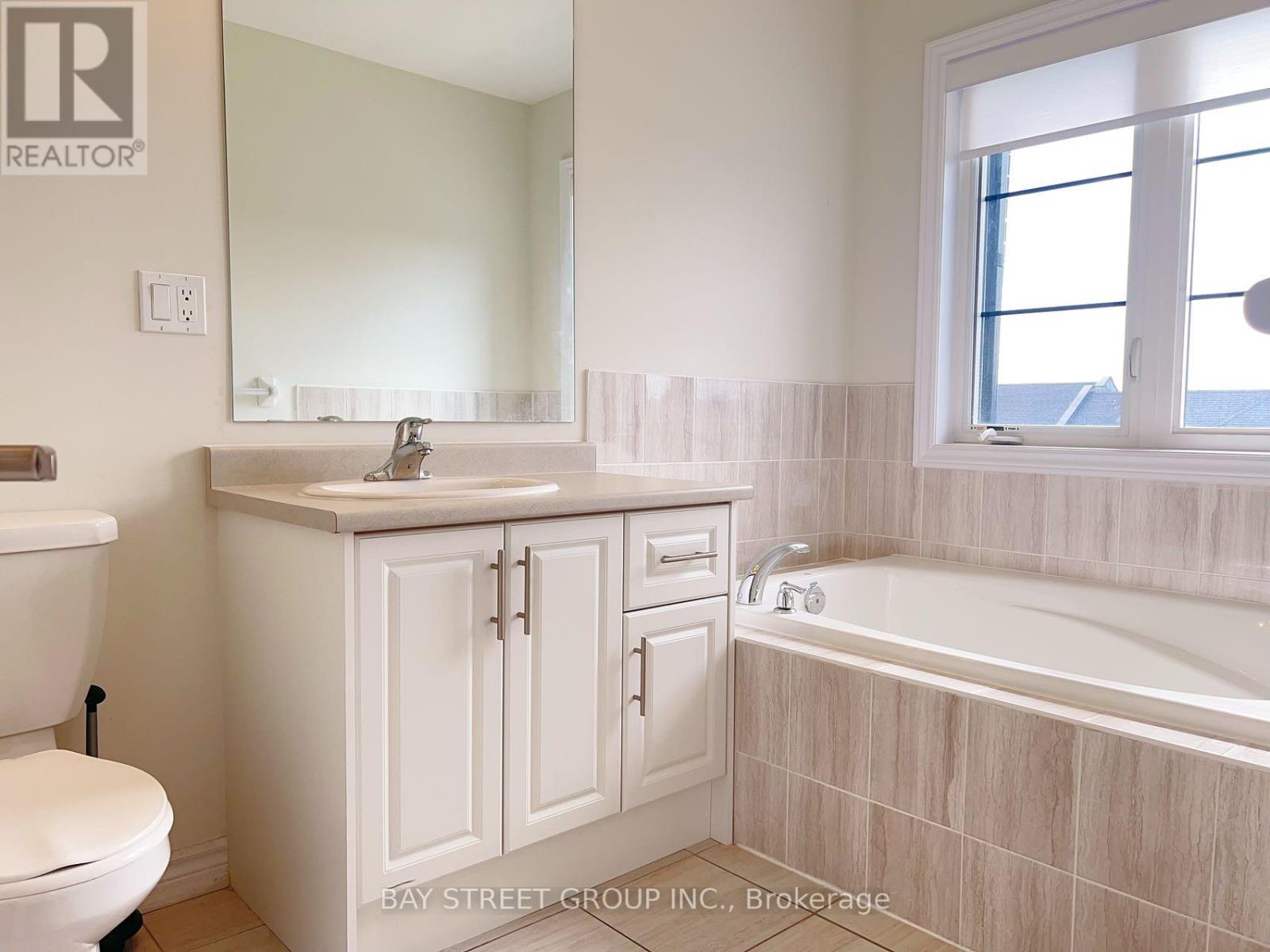 29 Verbena Street, East Gwillimbury, Ontario  L9N 0T6 - Photo 14 - N12535996