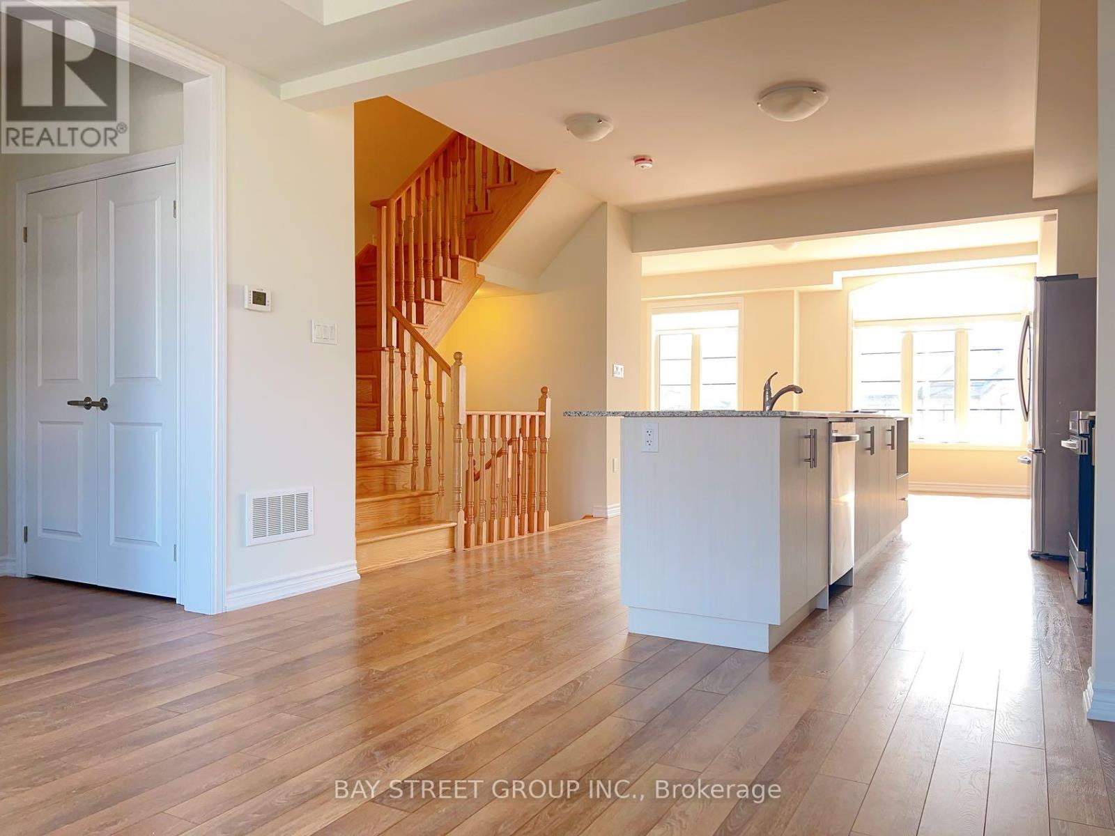 29 Verbena Street, East Gwillimbury, Ontario  L9N 0T6 - Photo 3 - N12535996