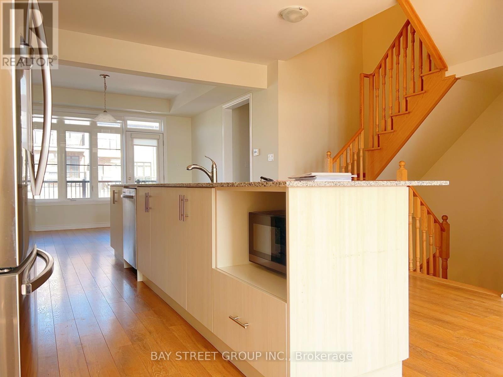 29 Verbena Street, East Gwillimbury, Ontario  L9N 0T6 - Photo 4 - N12535996