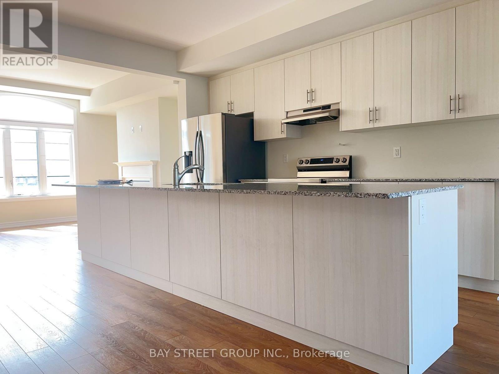 29 Verbena Street, East Gwillimbury, Ontario  L9N 0T6 - Photo 5 - N12535996