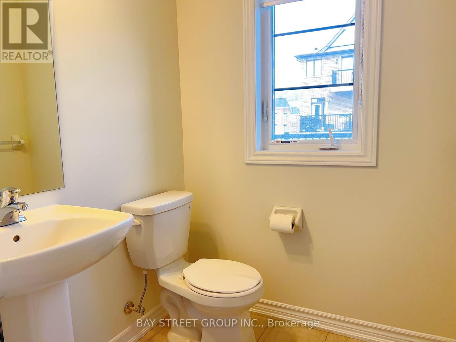 29 Verbena Street, East Gwillimbury, Ontario  L9N 0T6 - Photo 7 - N12535996