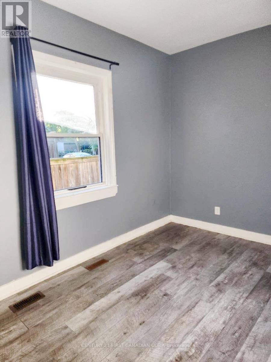 Unit 2 - 648 Oxford Street E, London East, Ontario  N5Y 3J4 - Photo 5 - X12536276