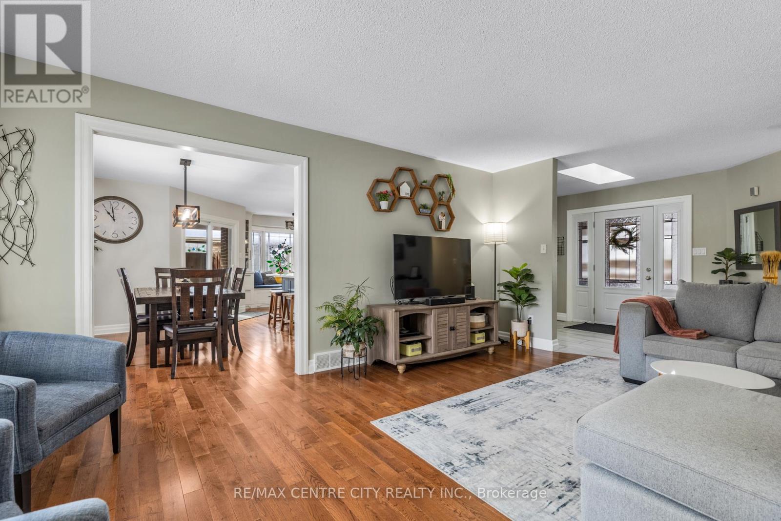 19 Daugherty Drive, St. Thomas, Ontario  N5R 4W4 - Photo 15 - X12536364