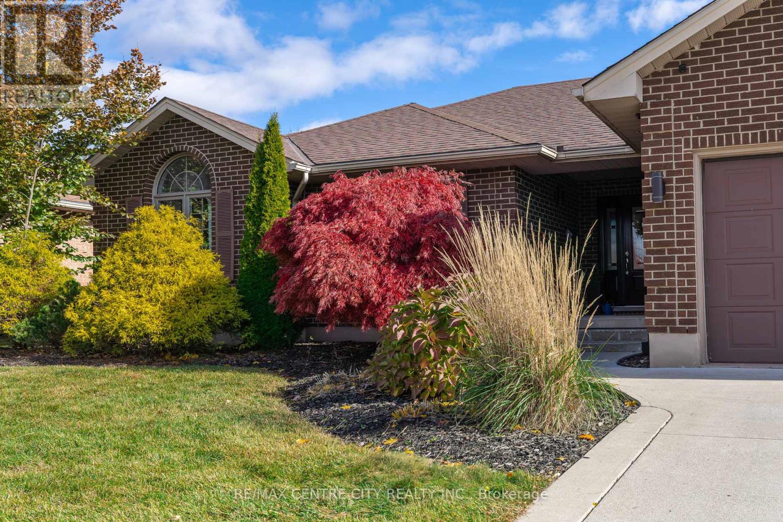 19 Daugherty Drive, St. Thomas, Ontario  N5R 4W4 - Photo 3 - X12536364