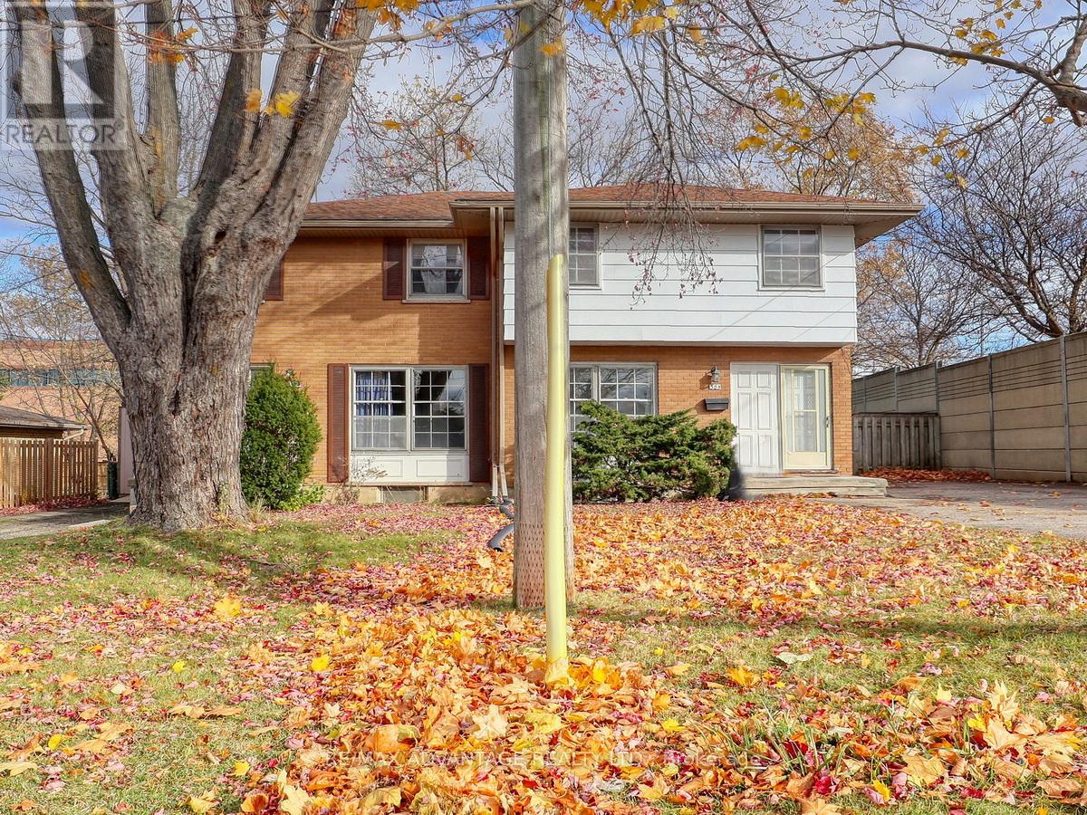 38a & 38b Adare Crescent, London South, Ontario  N6C 2S7 - Photo 4 - X12536370