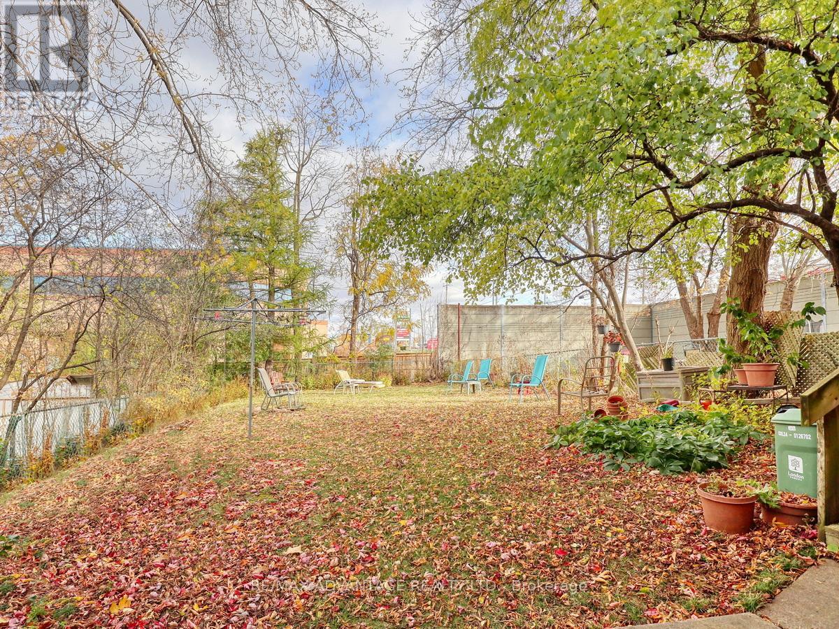 38a & 38b Adare Crescent, London South, Ontario  N6C 2S7 - Photo 5 - X12536370