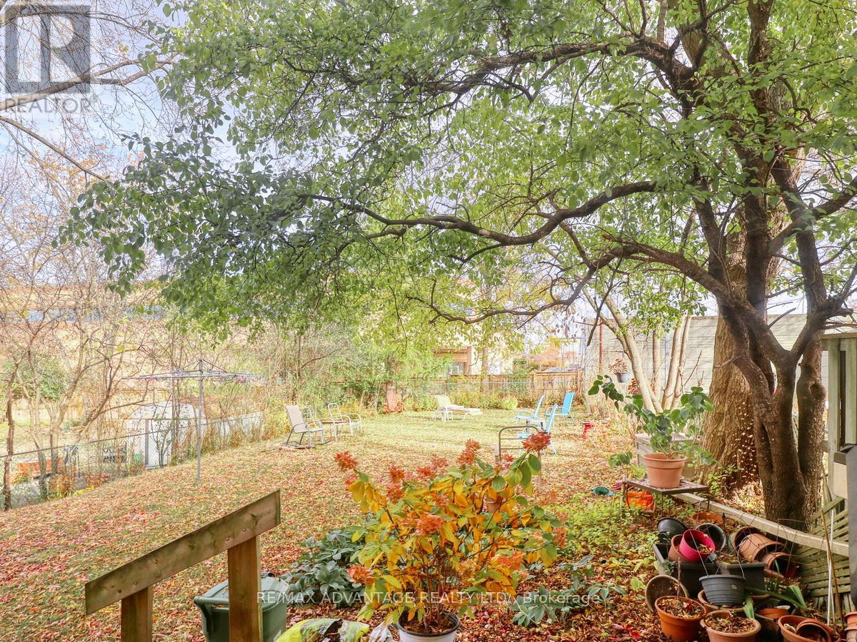 38a & 38b Adare Crescent, London South, Ontario  N6C 2S7 - Photo 6 - X12536370