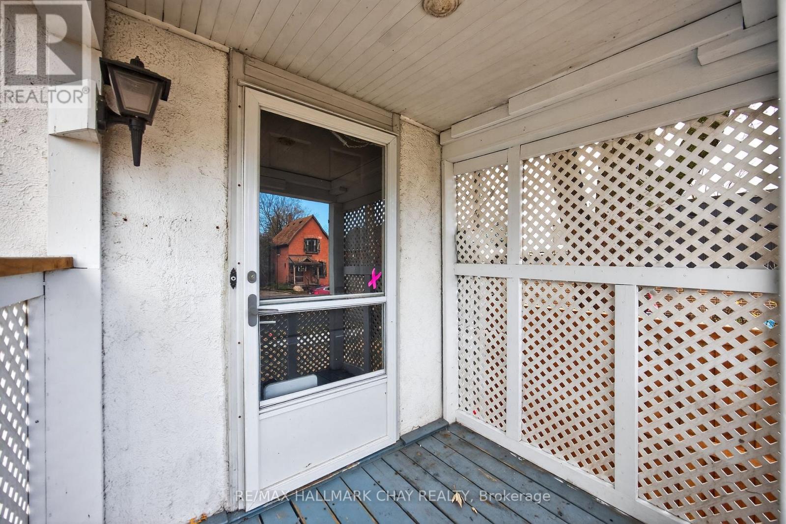 114 Burton Avenue, Barrie, Ontario  L4N 2R8 - Photo 3 - S12535900