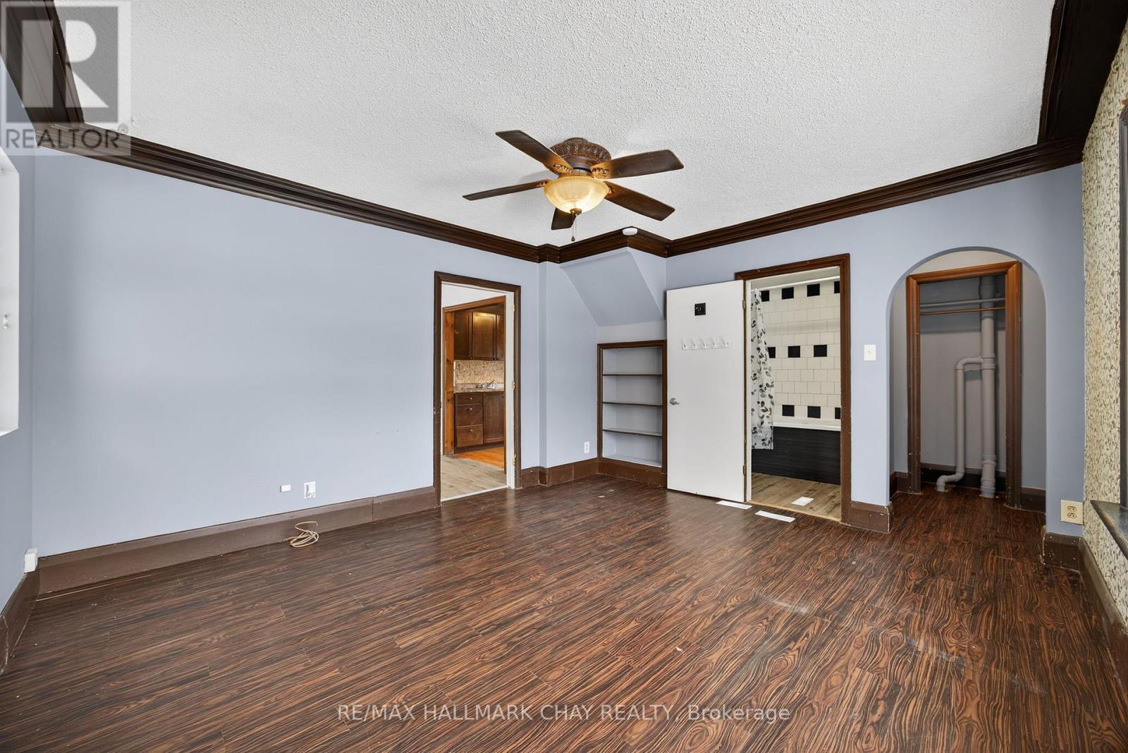 114 Burton Avenue, Barrie, Ontario  L4N 2R8 - Photo 4 - S12535900