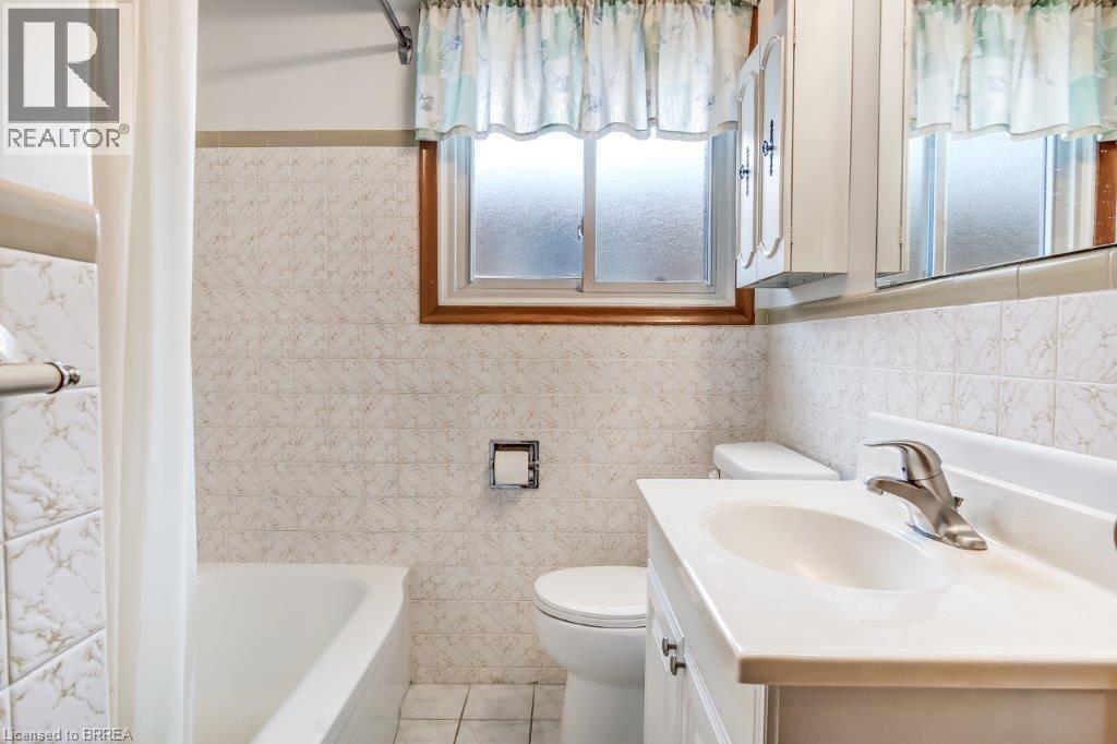 8 Waddington Street, Brantford, Ontario  N3R 2R1 - Photo 12 - 40786974