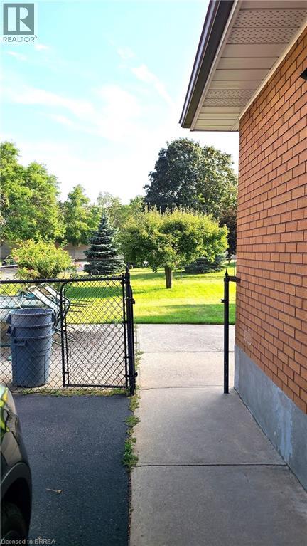 8 Waddington Street, Brantford, Ontario  N3R 2R1 - Photo 5 - 40786974