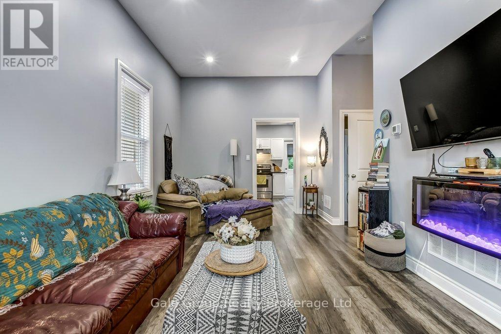 630 Peel Street, Woodstock, Ontario N4S 1K8 - Photo 9 - X12536228