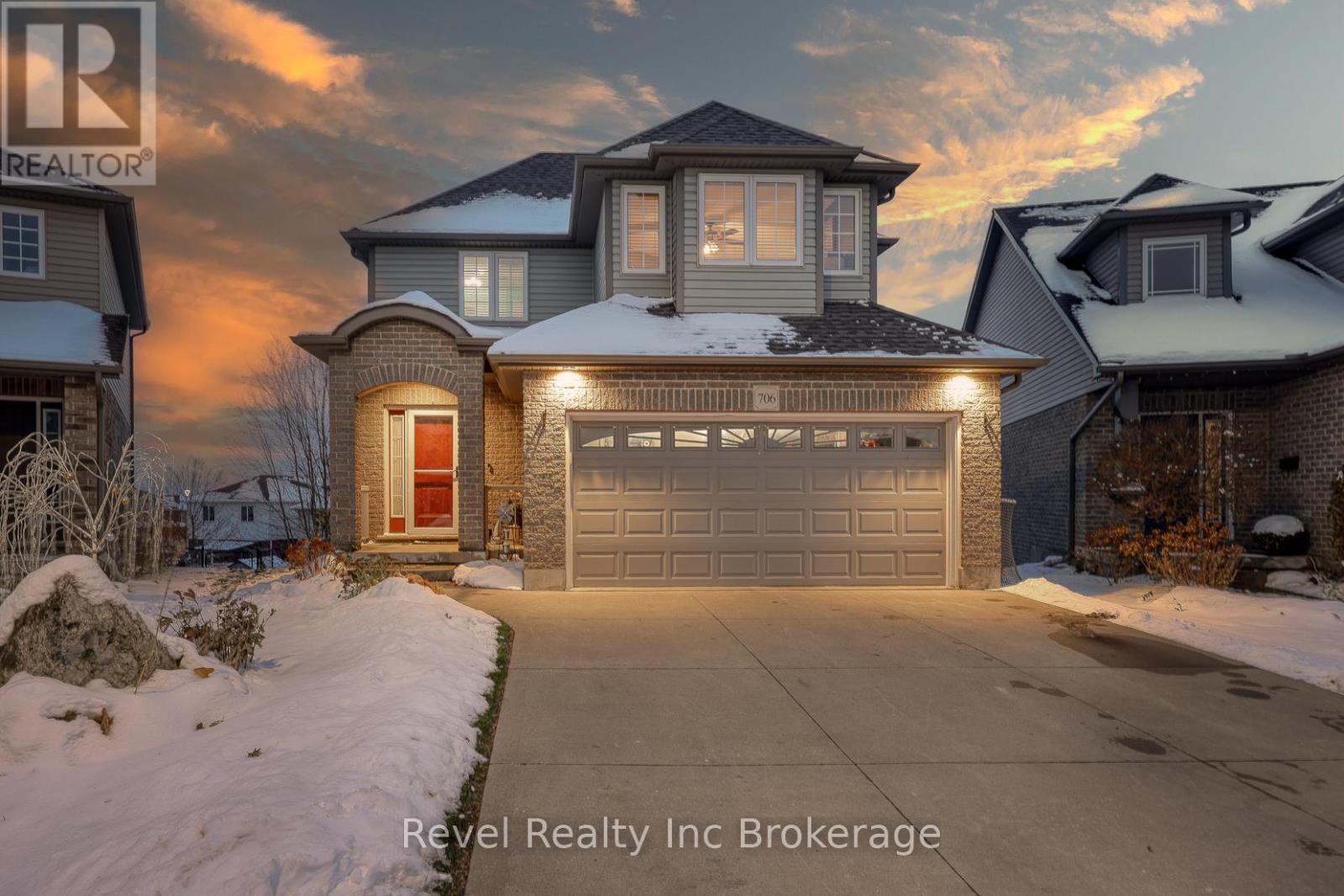 706 Frontenac Crescent, Woodstock, Ontario  N4V 0B1 - Photo 2 - X12536262