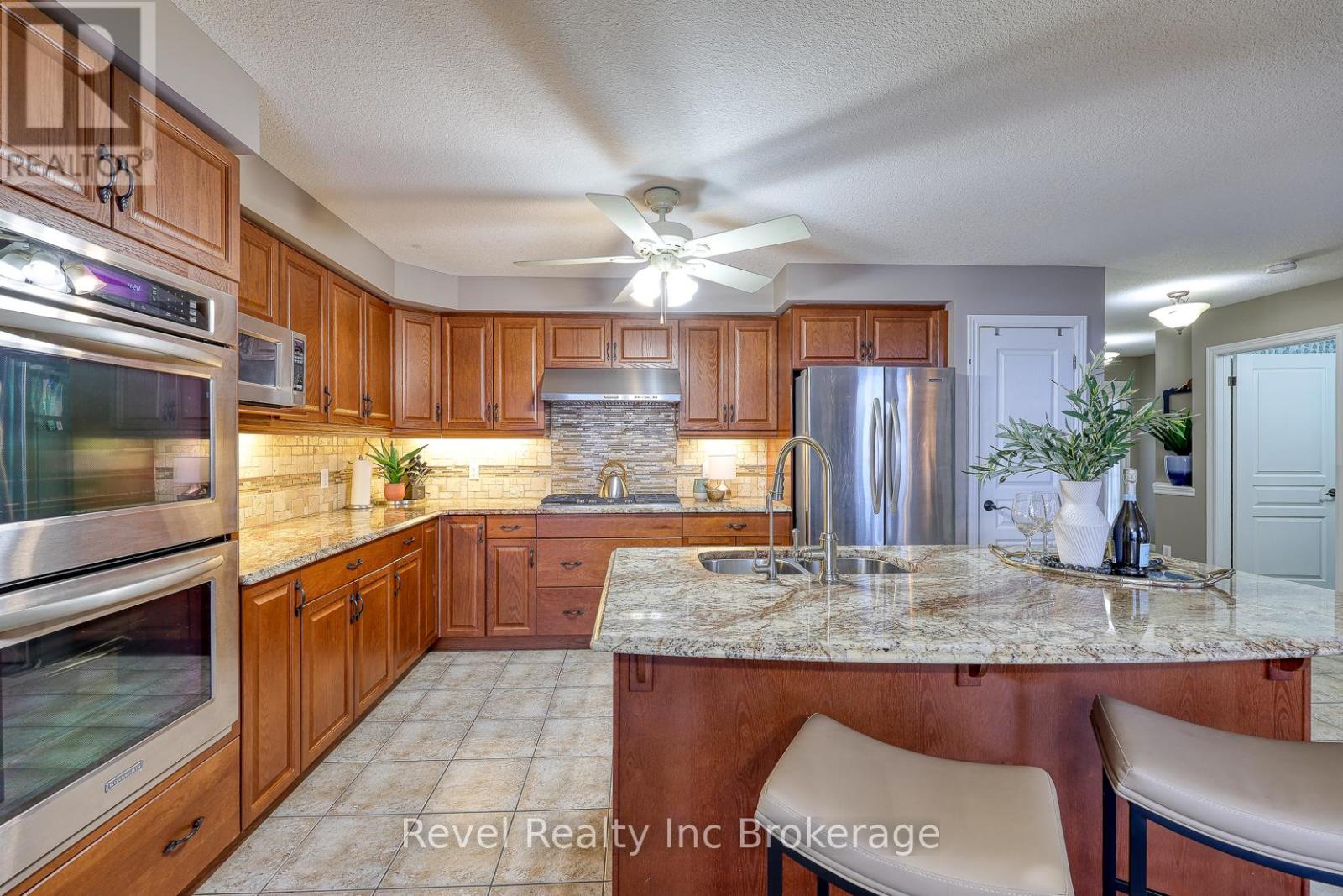 706 Frontenac Crescent, Woodstock, Ontario  N4V 0B1 - Photo 7 - X12536262