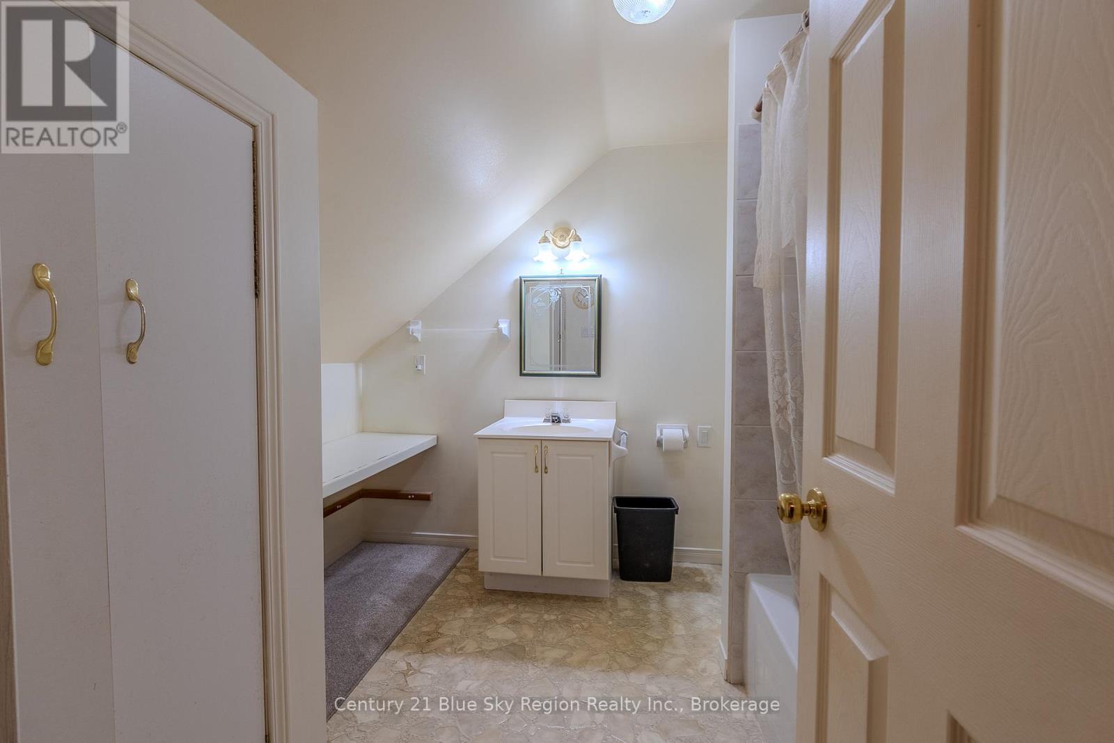 10 Toronto Street, Callander, Ontario  P0H 1H0 - Photo 18 - X12536156