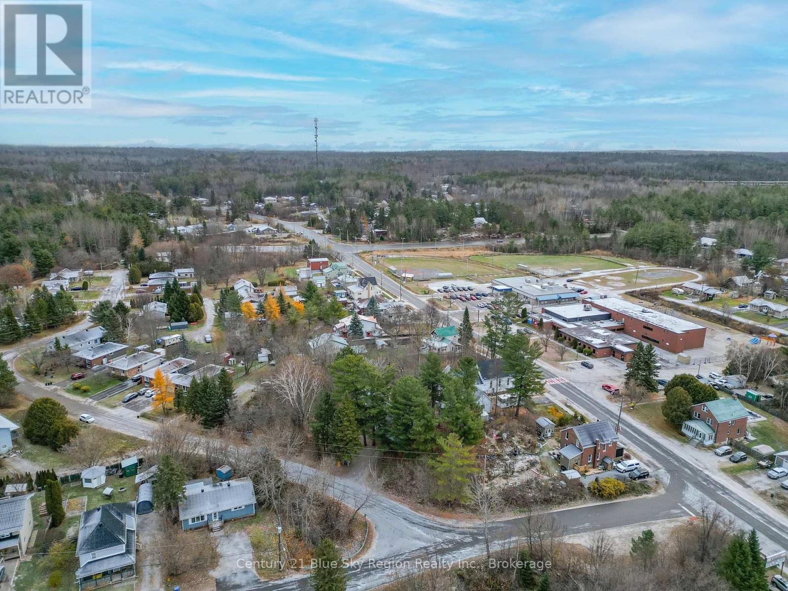 10 Toronto Street, Callander, Ontario  P0H 1H0 - Photo 4 - X12536156