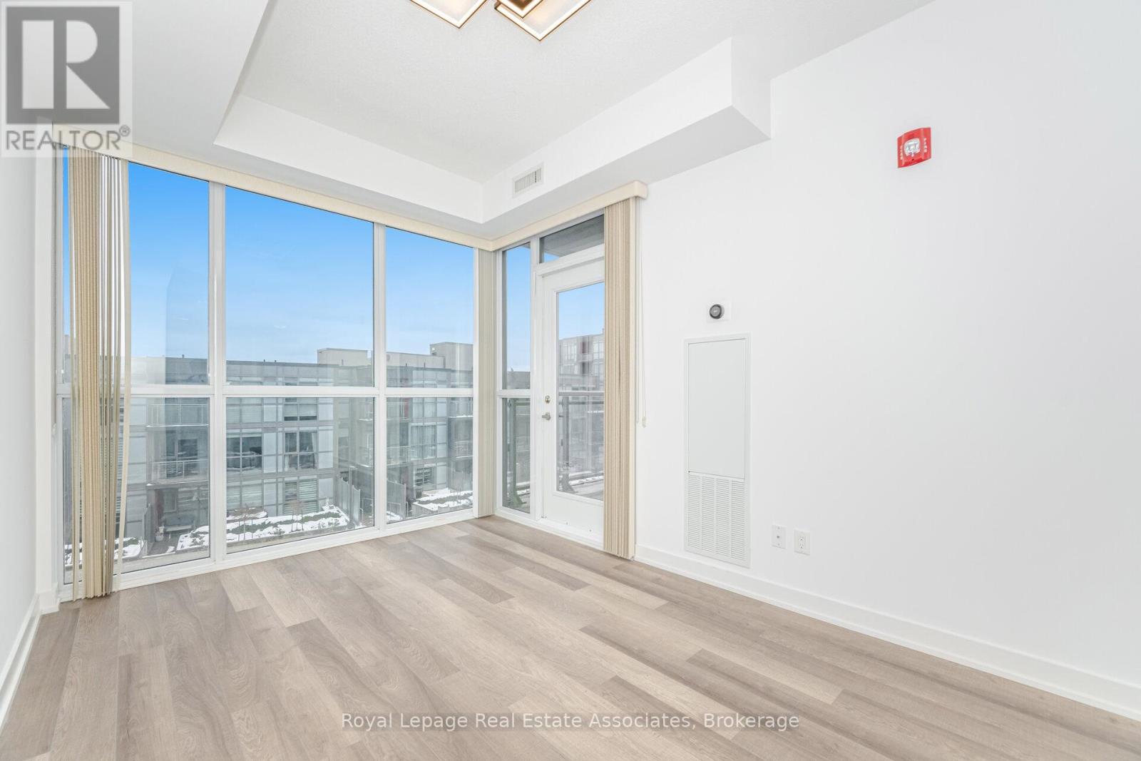 B401 - 5240 Dundas Street, Burlington, Ontario  L7L 0J6 - Photo 10 - W12535916